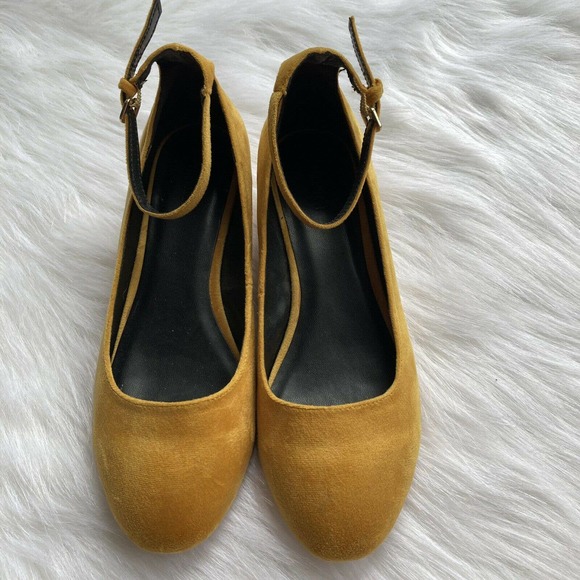 Forever 21 Block Heels Velvet Yellow Mustard Sz 7 - Picture 2 of 8